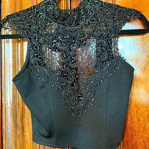 BLACK LACE CROP TOP